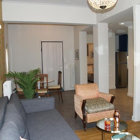 Mrs Holiday Apartment Athén Kültér fotó