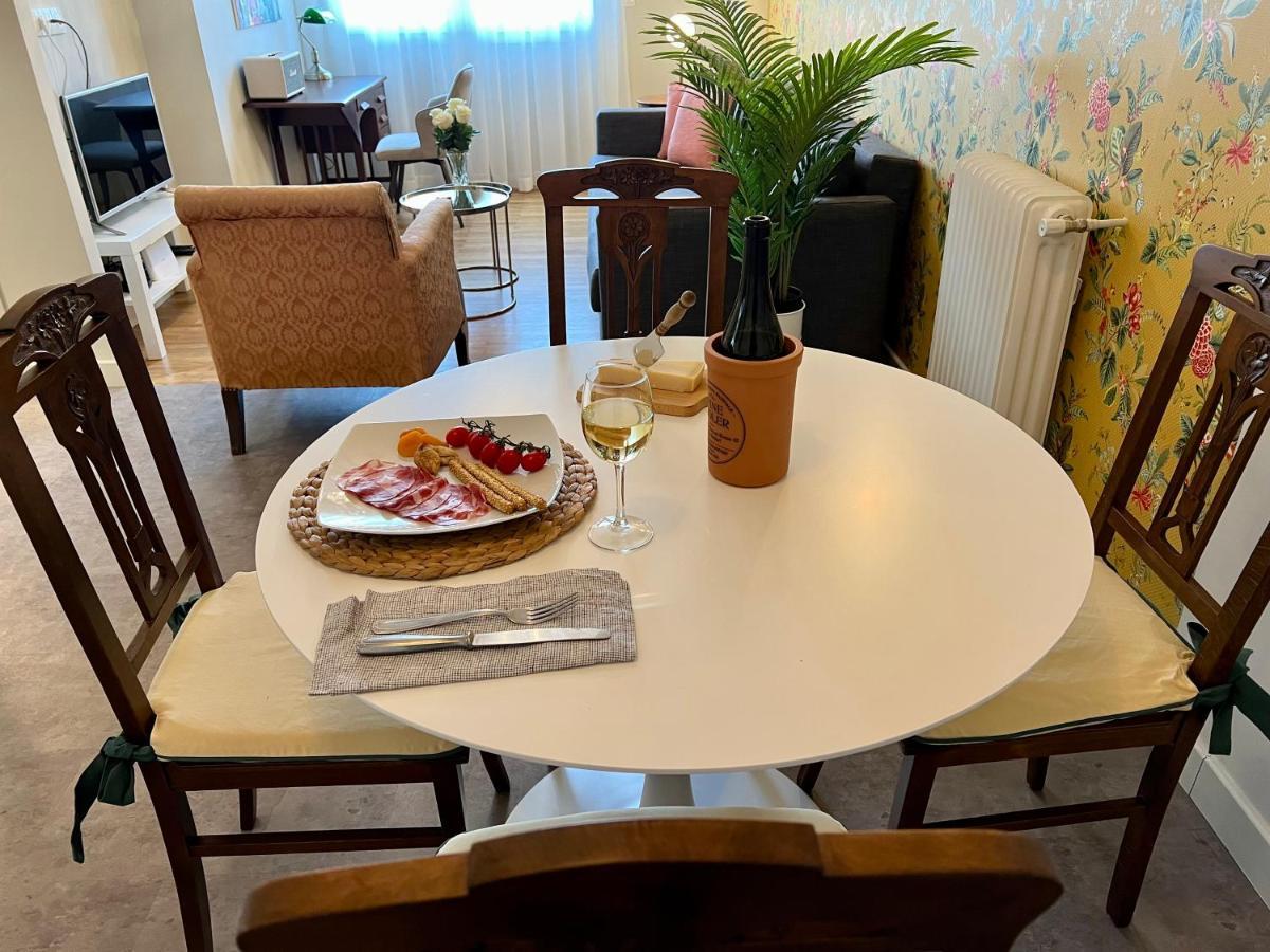 Mrs Holiday Apartment Athén Kültér fotó